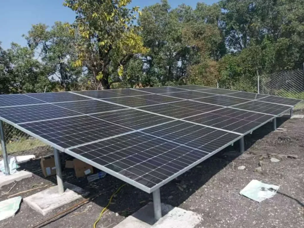 Ground-mounted solar array on a mounting frame